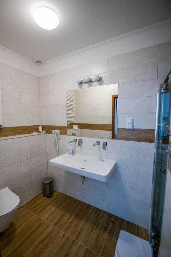Hotel Palacowa Narol Екстериор снимка
