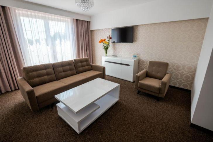 Hotel Palacowa Narol Екстериор снимка