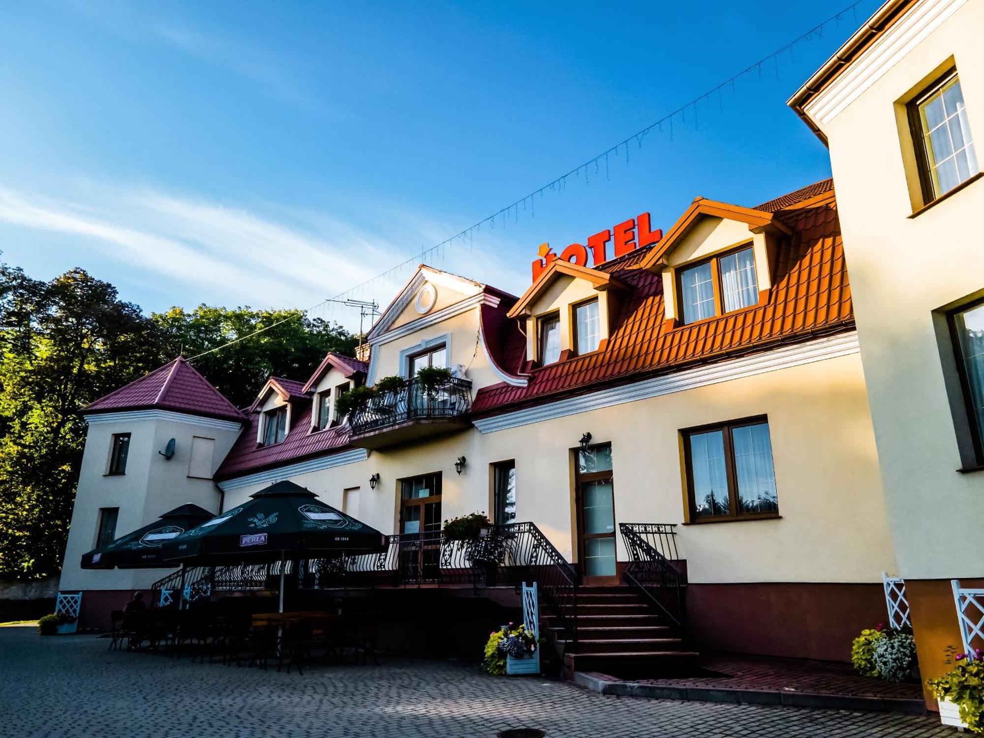 Hotel Palacowa Narol Екстериор снимка