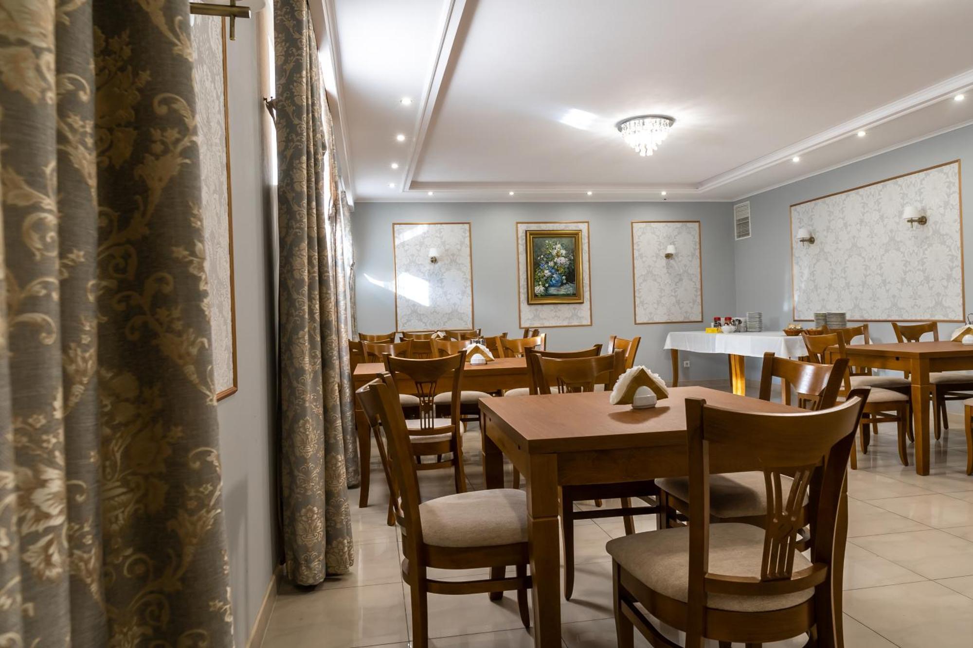Hotel Palacowa Narol Екстериор снимка