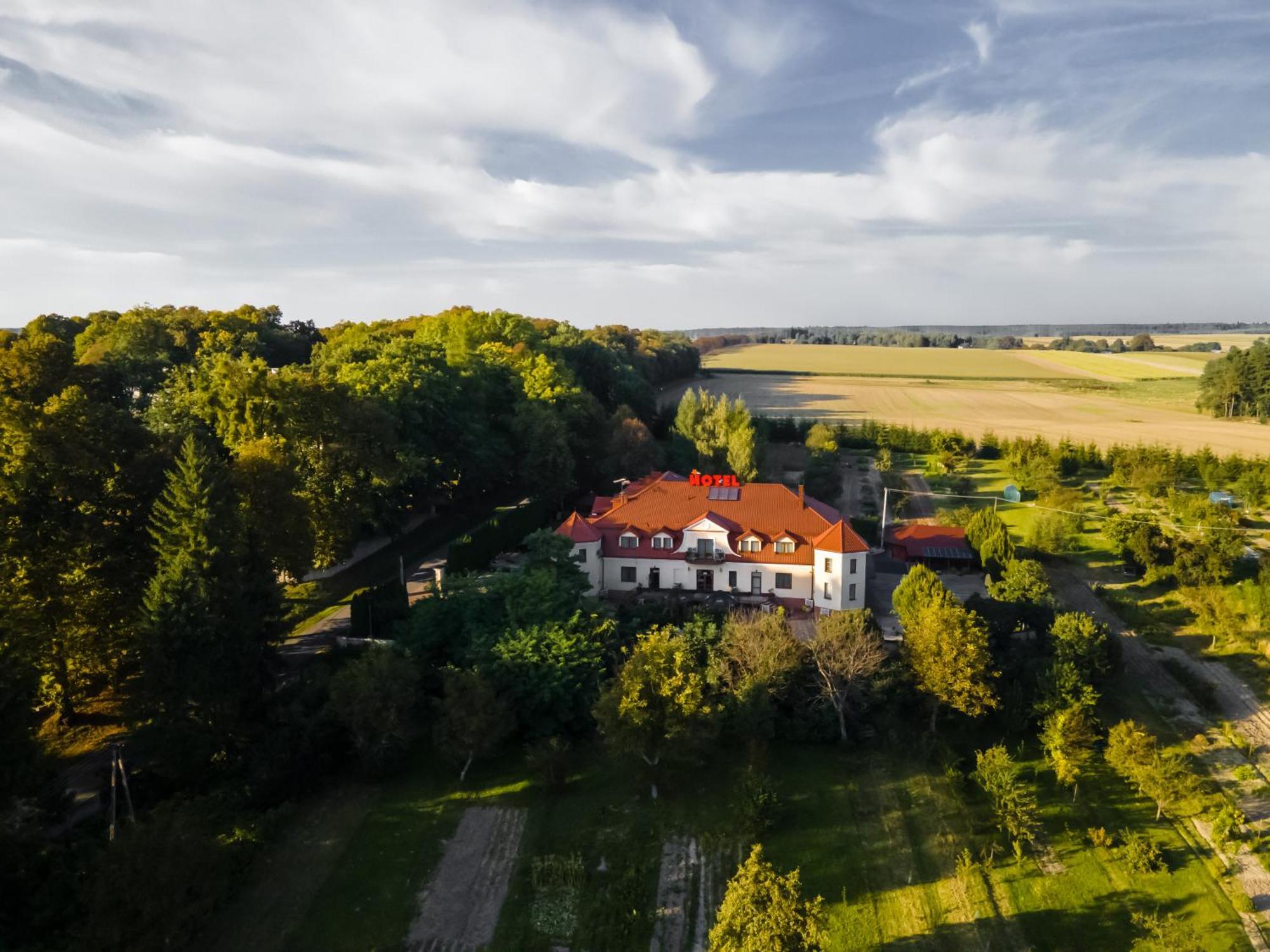 Hotel Palacowa Narol Екстериор снимка