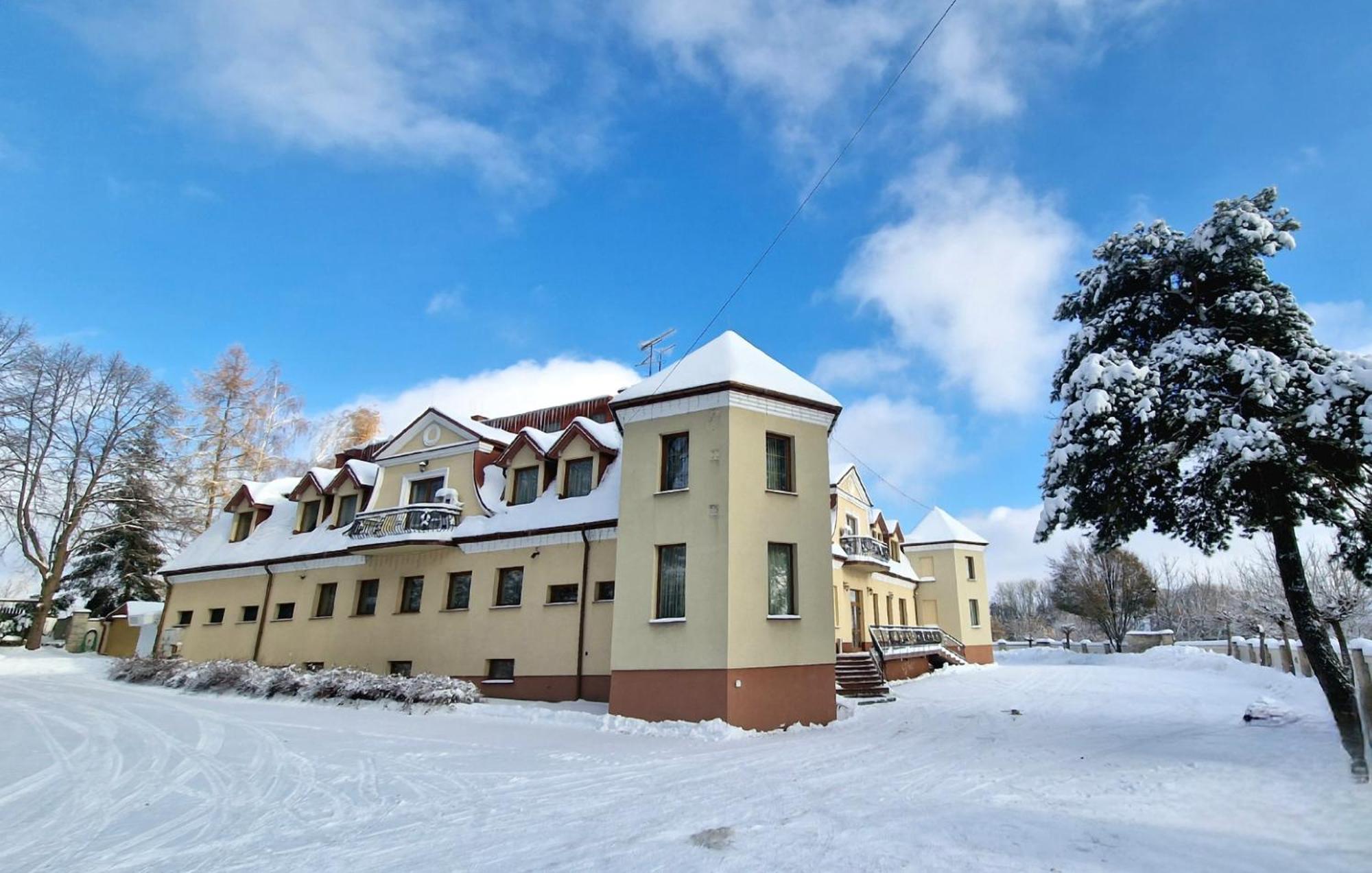 Hotel Palacowa Narol Екстериор снимка