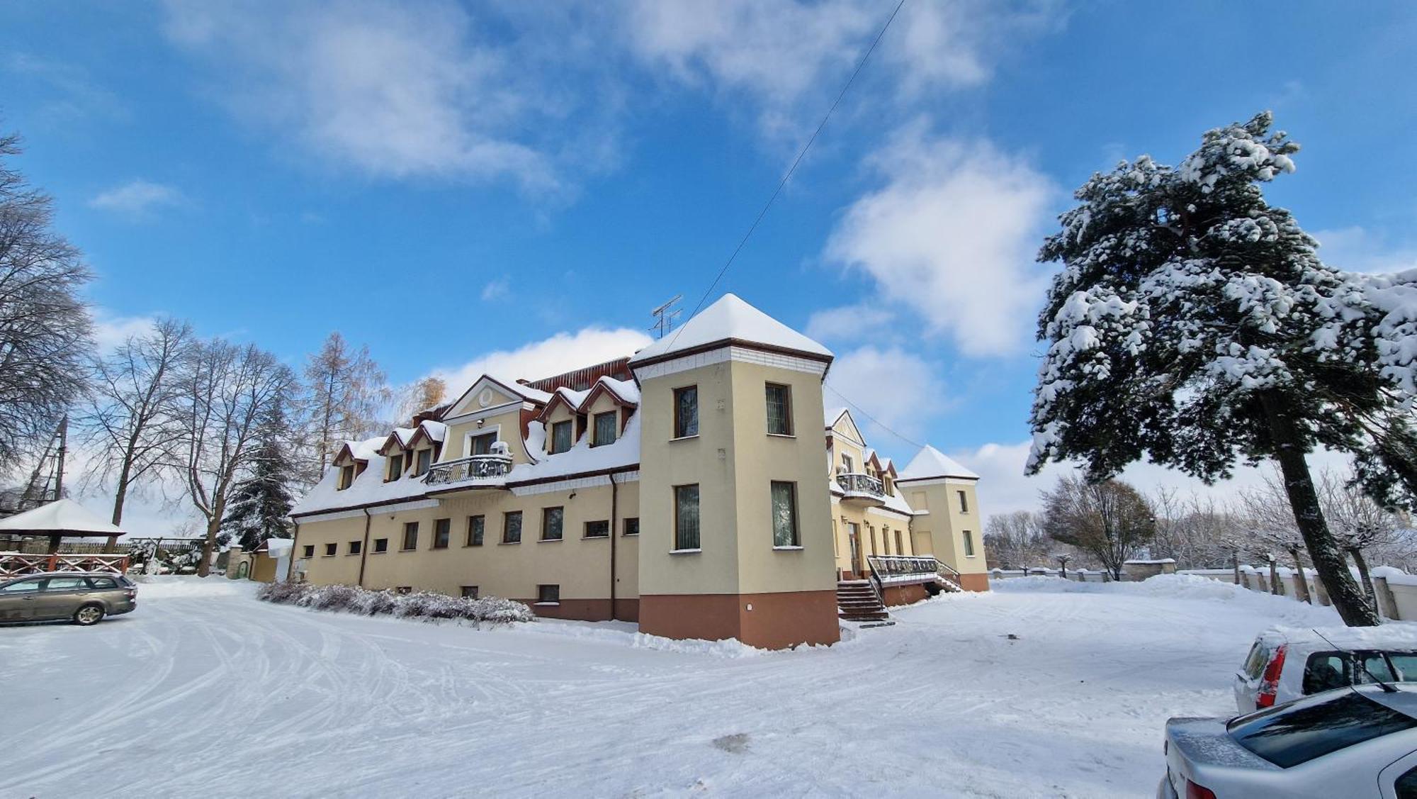 Hotel Palacowa Narol Екстериор снимка