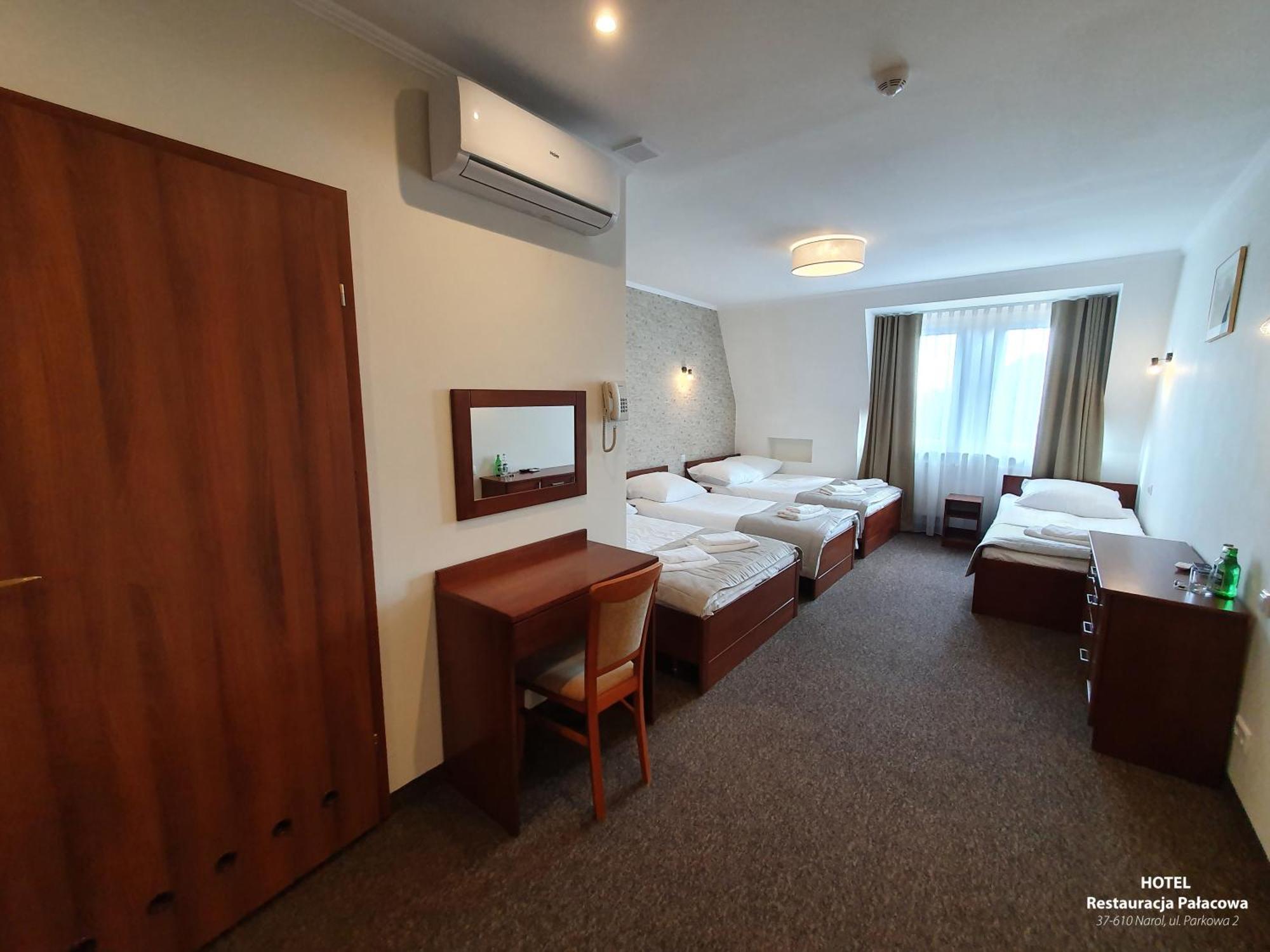 Hotel Palacowa Narol Екстериор снимка